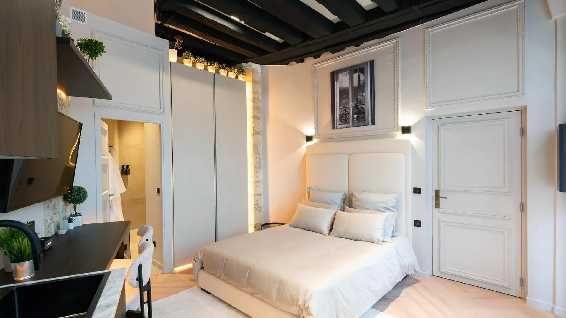 Saint-Louis Apartment - Luxury High End Renovated Apartment - Heart Of Le Marais - Hotel De Ville Paris 0*,  France